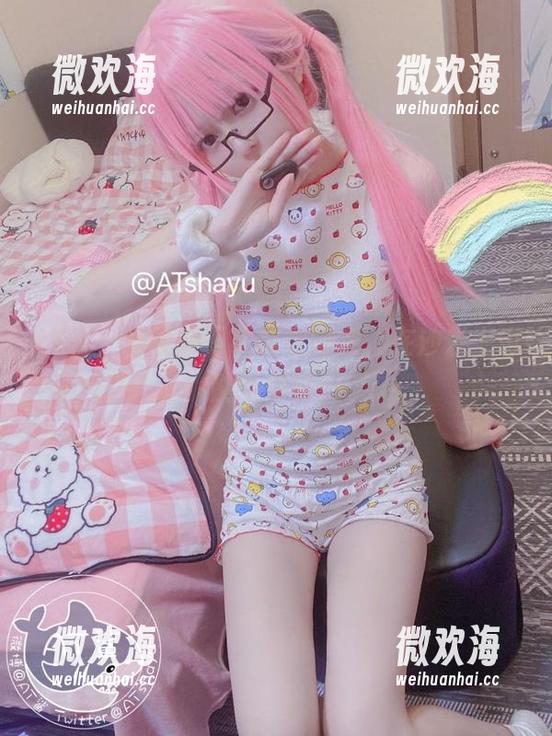 AT鲨：得免费下载纯欲睡衣，在沙发上也能当模特！-微欢海