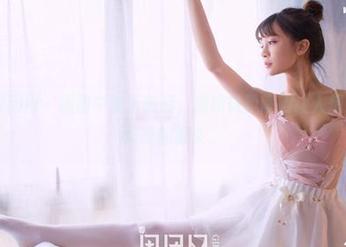 GIRLT果团网 - 原图中的丁晓楠，清纯味飘散得让人想追着去找灯光的源头。
