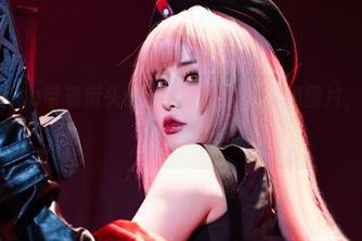“Tiny Asa带着街头霸王春丽翻转原图和图片，哦，那滋味”。