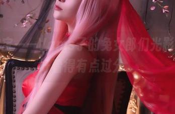 私拍瑰宝——Vams子的兔女郎们光影交织，好看得有点过分。