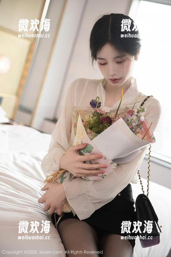 Xiuren秀人网 - 高清写真里的Carol周妍希油亮得如同刚洗过的小鲤鱼，闪闪发光！-微欢海