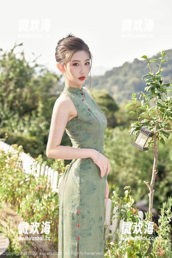 Xiuren秀人网 - 听说夏甜甜的灰丝成了流行，我决定分享这美图，跟风走起来！-微欢海