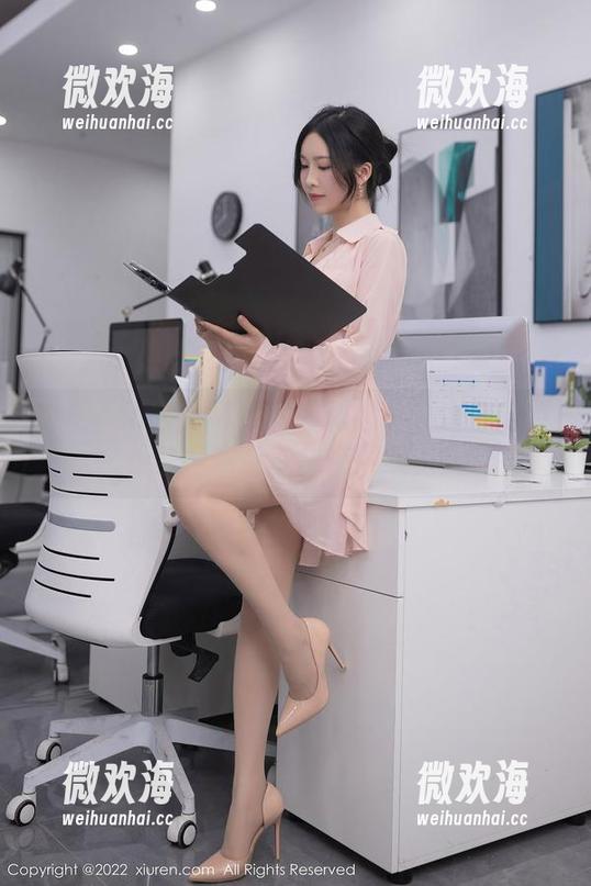 Xiuren秀人网 - 抖娘利世——这位厨娘让图库也能味道满满！-微欢海