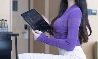 Xiuren秀人网 - 王紫琳的学姐写真——精选里的温柔与不羁，让人出神。