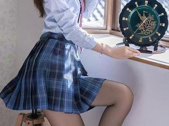 Xiuren秀人网 - 照片定格了时光，却让玥儿玥在教室里悄悄漫游，让人不禁想跟上去交个朋友。