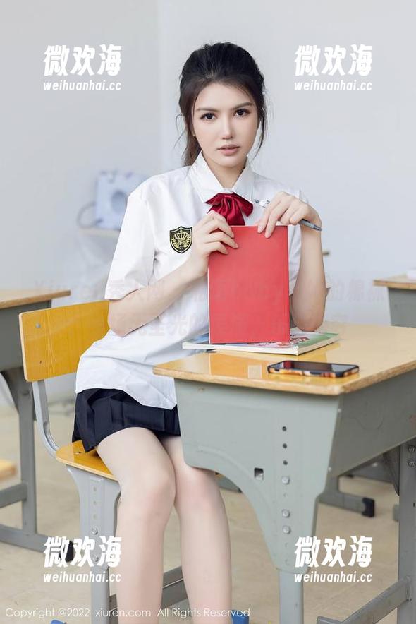 Xiuren秀人网 - 私语baby和她的棉袜：一场无圣光的表演，乐趣无穷-微欢海