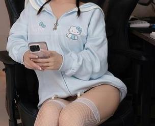 Xiuren秀人网 - 网盘里的可爱：露露小喵的镂空写真，谁需要别的美图？