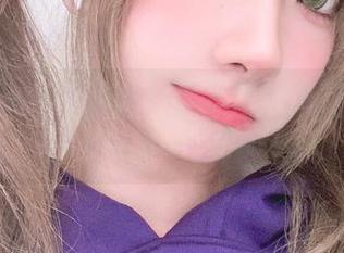 借借Wendy的光，裸足写真免费下载，只需一键！