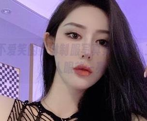 微密圈 - 不爱笑的赛琳制服写真集来啦！工作服也能让人眼前一亮