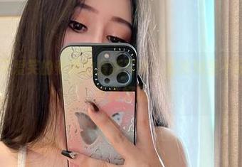 微密圈 - 不爱笑的赛琳的最新写真，嘉宾帖里不经意的小细节真好玩