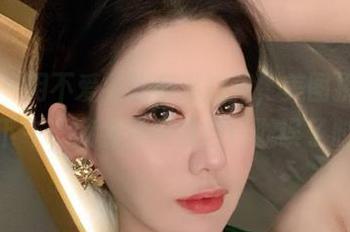 微密圈 - 用不爱笑的赛琳短裙，美图拼凑了一整个下午，我会原谅我自己耽误了时间！