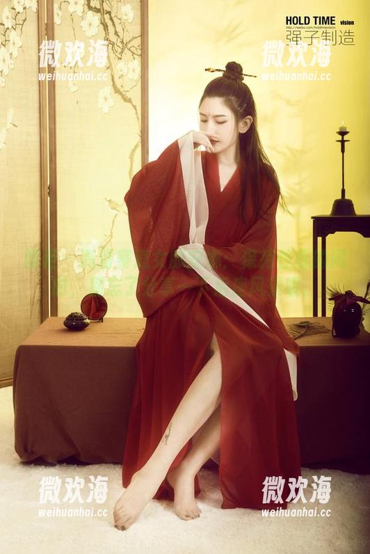 丽柜 - 高清赛道女郎安娜：保持性感的同时，别忘了分享一下后座风景哦。-微欢海