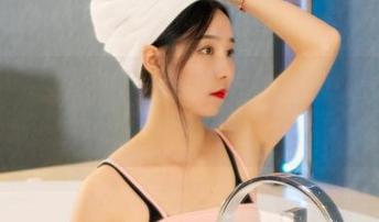 丽柜 - 敏儿的旅拍与私拍，似乎在呼应着她的美图梦想