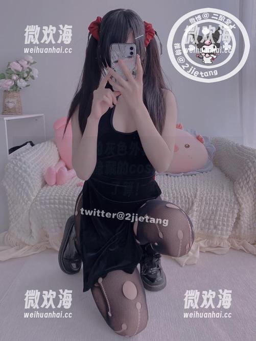 二阶堂宅绘子的灰色外套：你以为只是个外套，其实是隐藏的cos技能，图片我说了算！-微欢海