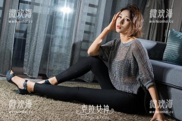 克拉女神 - 找个理由穿职业装！芊芊的写真，绝对不是为了加班！-微欢海