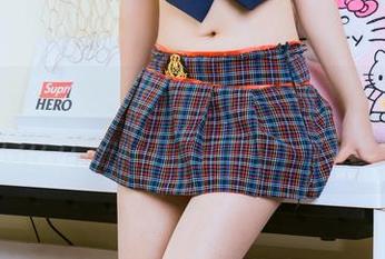 头条女神 - 艾静香全新奶牛原图，乍一看以为是个农村故事，其实…你懂的。