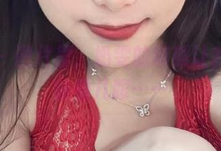 微密圈 - 图片里，奶雯的制服让我好想偷偷看几眼……
