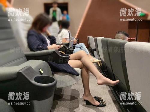 微密圈 - 光影中的小仙女ELaine，牛仔裤穿搭如梦似幻，目光想要不散都难-微欢海