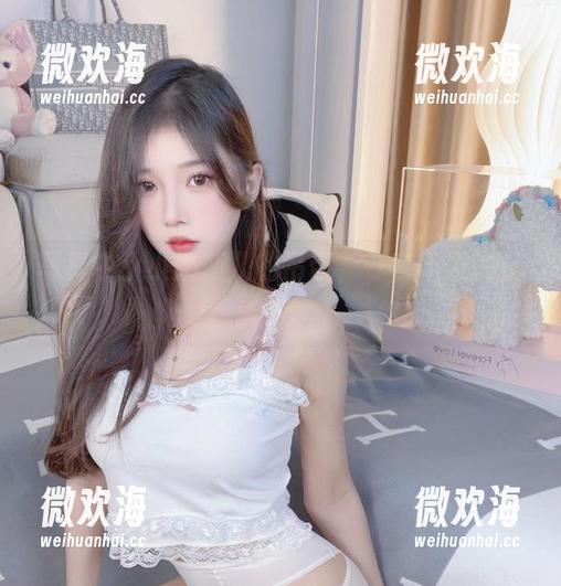 写真中小小奶瓶儿的吊带,一言不发的抗议-微欢海 写真中小小奶瓶儿的吊带,一言不发的抗议-微欢海