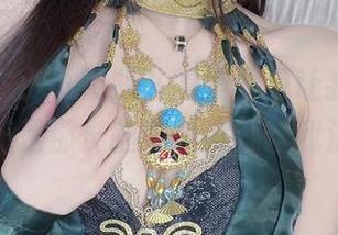 坦白说，小小奶瓶儿的美图包让我心潮澎湃，光是那长腿的角度就让我沉迷。