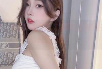 最新照片：小小奶瓶儿再次演绎白开水毛衣，谁还敢说没个性？