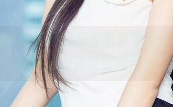 尤果网 - 李莉莉的校服图集更新，她的幽默感比校服还要鲜艳！