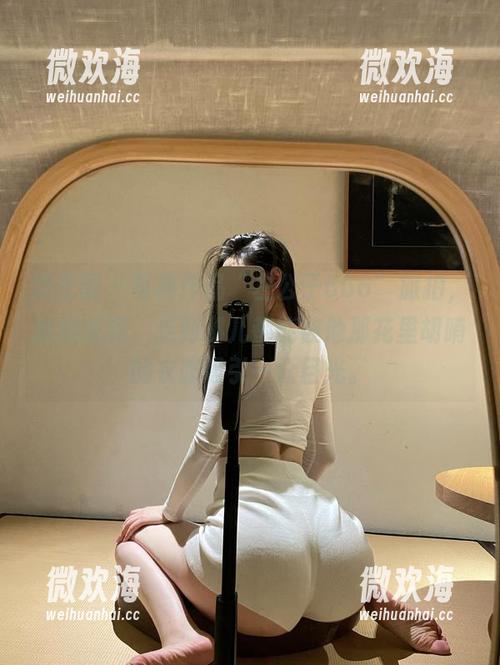 左公子666 微密圈 - 写真作品“左公子666”旅拍,谁能想到,走到哪儿都能被他那花里胡哨的衣服吸引一众目光。