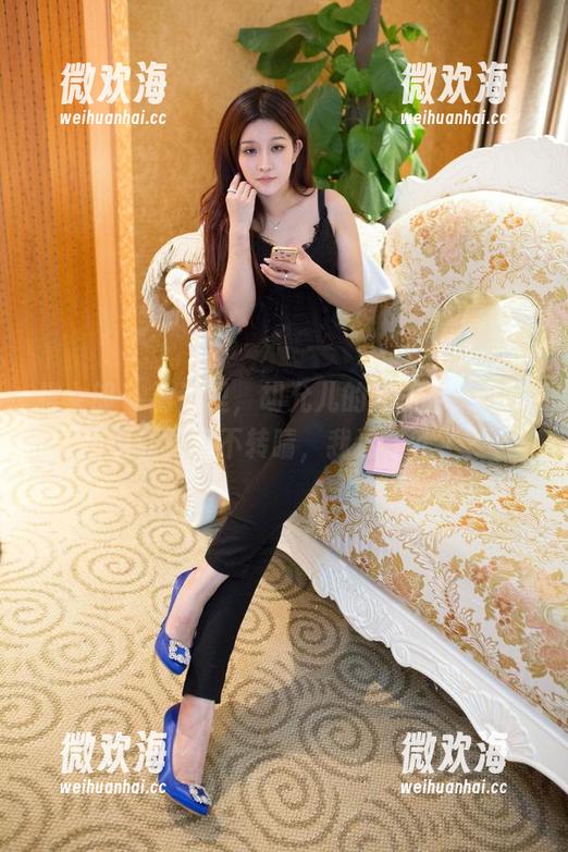 推女郎 - 看这里，胡允儿的女王范，在原图中让人目不转睛，我这是咋了？-微欢海