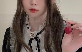 是依酱吖的清纯写真集，分享一下这份清新诱惑吧。