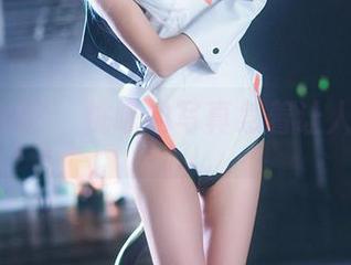 定制丝袜？桜桃喵的写真急着让人流口水。