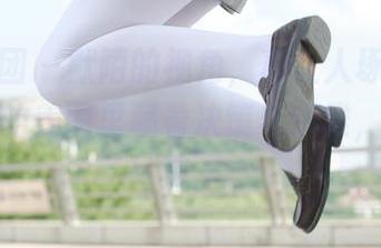 森萝财团 - 默陌的视角，真让人琢磨不透，女王的美图里藏着决策与优雅，犹如暗流。