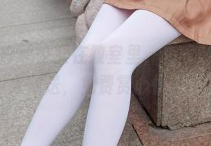 这位jk白丝少女在教室里，森萝财团原图大放送，免费赏心悦目！