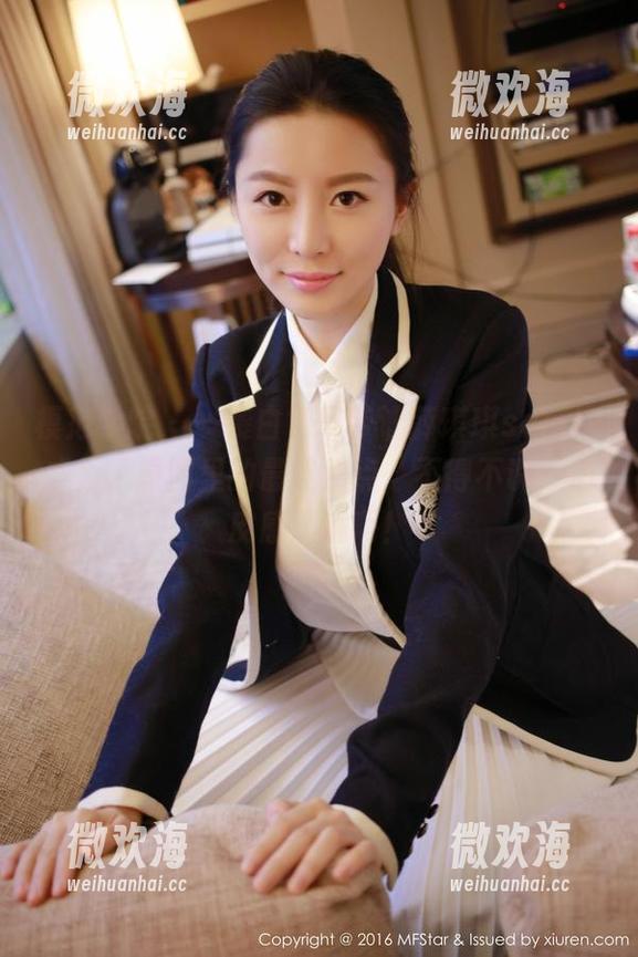 模范学院 - 一袭白色吊带让薛琪琪sandy成为了原图里的最佳焦点，不得不说，俏皮感满满啊！-微欢海