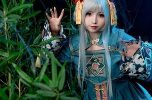看爆机少女喵小吉的全套吊带写真，或许我们都该考虑投资一件吊带！
