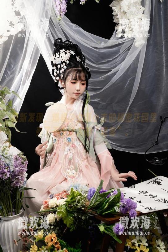 最新发现，爆机少女喵小吉的秘密花园里养了不少迷人的“迷雾”。-微欢海