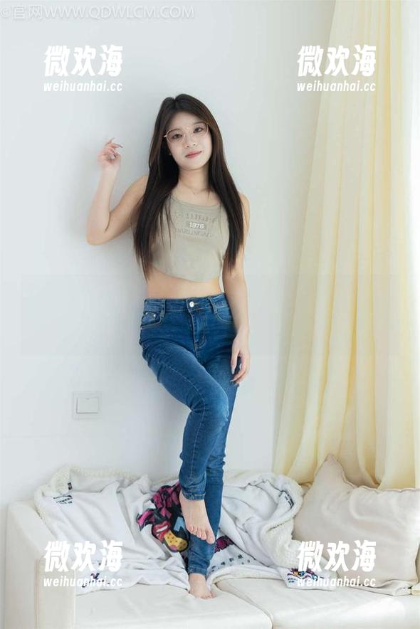 物恋传媒 - 佳琪的清新校服风：网盘里的夏日好选择，慢慢下个够吧！-微欢海