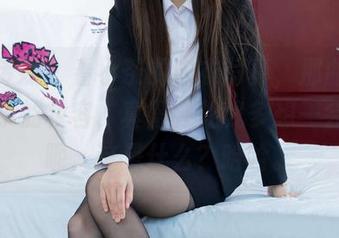 物恋传媒 - 看小茶的内衣写真，那曲线、那样子的妆容，真得会让我多想一会儿…呃，这是什么？哈哈。