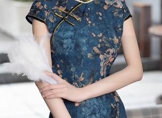 秀人网 - 不止短裤，卓君Jeanes的私拍图包仿佛藏着更多欲说还休的东西