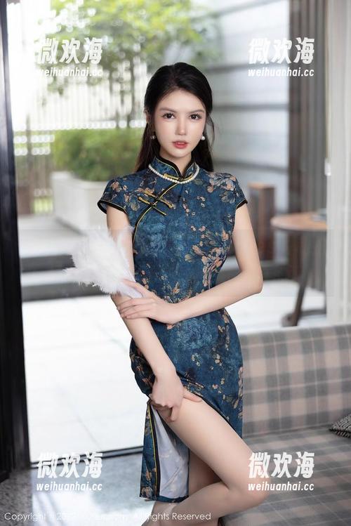 秀人网 - 不止短裤，卓君Jeanes的私拍图包仿佛藏着更多欲说还休的东西-微欢海