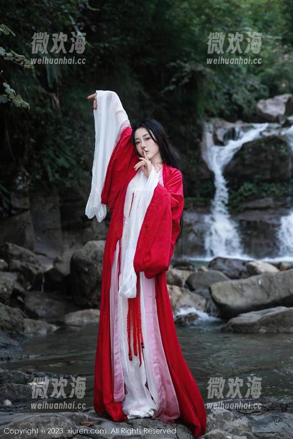 秀人网 - 蓝夏Akasha的凉爽泳装，一键下载图包，协助你获取夏日清凉！-微欢海