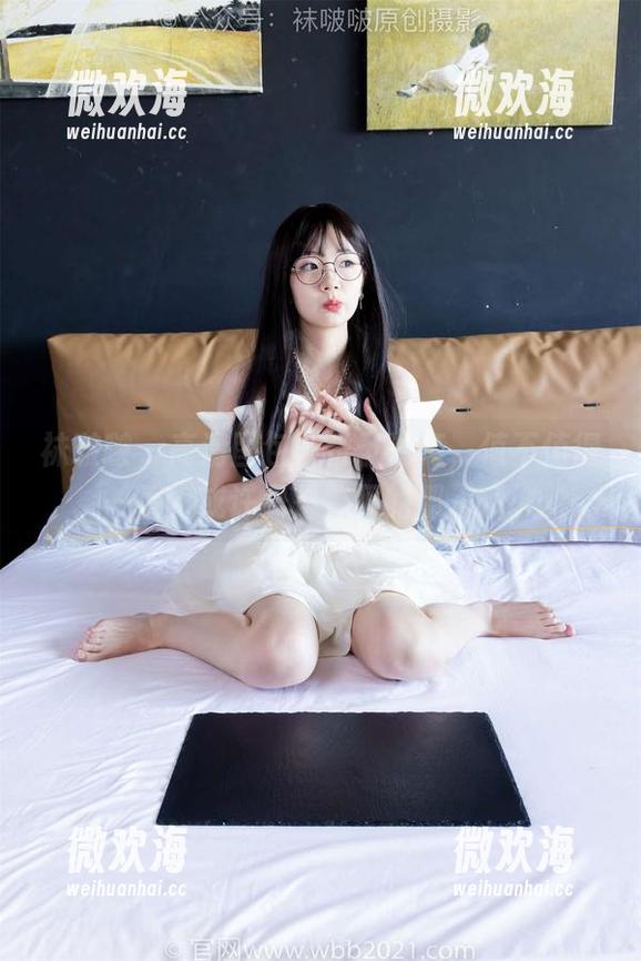 袜啵啵 - 高清图包：稚予油亮，值不值得一看？或许只是瞥见的那一瞬。-微欢海