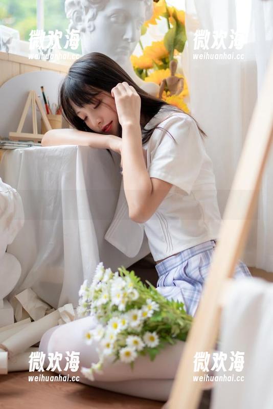 图册里的西瓜少女：满满的懵懂与奇怪-微欢海