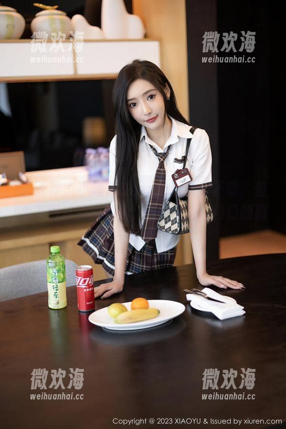 语画界 - 小海臀Rena的日常真不错，但看原图资源的时候，我只关心…门口的狗狗去哪儿了…-微欢海
