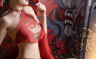 不再单纯是潘金莲，香草喵露露更新的套图中藏着些许挑逗的无言思索。
