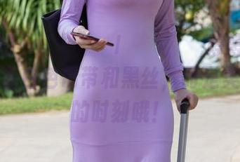 魔镜街拍 - жақсы!এছাড়া,婷婷的分享不仅仅是白色吊带和黑丝，而是美腿走秀的时刻哦！