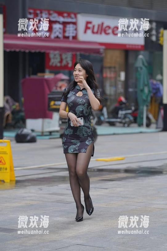魔镜街拍 - 艾小青的旗袍街拍，不靠圣光也能出圈，美图就是她的超能力！-微欢海